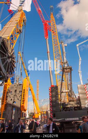 Krane aller Art, Bauma 2022, weltweit größte Baumaschinenmesse, München, Bayern Stockfoto