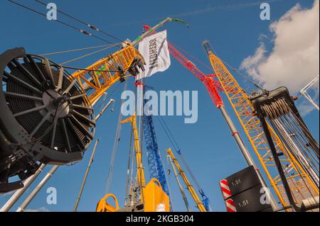 Krane aller Art, Bauma 2022, weltweit größte Baumaschinenmesse, München, Bayern Stockfoto