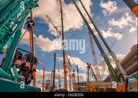 Krane aller Art, Bauma 2022, weltweit größte Baumaschinenmesse, München, Bayern Stockfoto