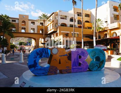 Cabo San Lucas, Mexiko - 7. November 2022 - das bunte und beliebte Stadtzeichen Stockfoto