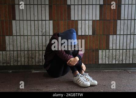 BILD VON MODELL Datei Foto von 02/02/20 eines Teenagers mit Anzeichen für psychische Probleme. Der Anteil junger Menschen mit psychischen Problemen hat sich in etwas mehr als einem Jahrzehnt fast verdoppelt, so ein „schockierender“ neuer Bericht. Stockfoto