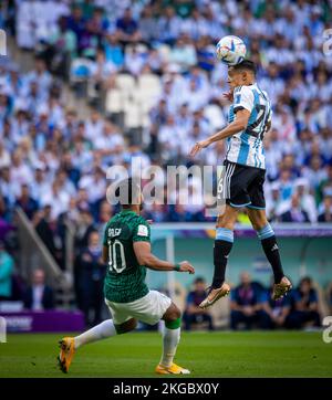 Doha, Katar. 22.. November 2022. Salem Al-Dawsari (Saudi), Nahuel Molina (Arg) Argentinien - Saudi-Arabische Weltmeisterschaft 2022 in Katar 22.11.2022 Kredit: Moritz Stockfoto