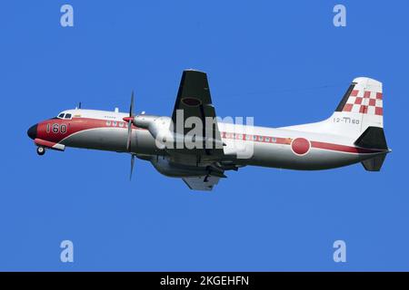 Präfektur Kanagawa, Japan - 15. Juli 2014: Japan Air Self-Defense Force NAMC YS-11FC Fluginspektionsflugzeug. Stockfoto