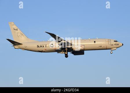 Präfektur Kanagawa, Japan - 28. März 2015: US Navy Boeing P-8A Poseidon Multimission Maritime Aircraft von VP-45 Pelicans. Stockfoto