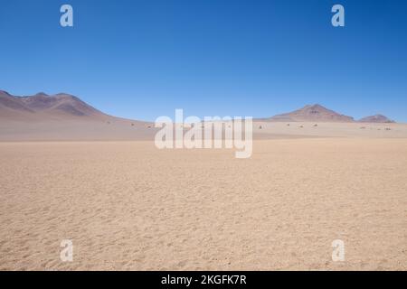 Panoramablick auf die Desierto de Dalí (Dali-Wüste) im Andenschutzgebiet Eduardo Avaroa, Provinz Sur Lípez, Bolivien Stockfoto