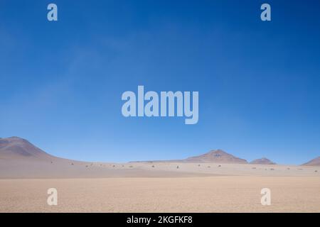 Panoramablick auf die Desierto de Dalí (Dali-Wüste) im Andenschutzgebiet Eduardo Avaroa, Provinz Sur Lípez, Bolivien Stockfoto