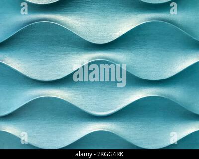 Hellblaue dekorative 3D-Wandtafel mit ungewöhnlicher geometrischer Form. Türkisfarbener Metallic-Hintergrund mit Muster. Abstrakte Textur. Stockfoto