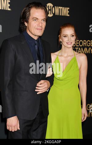 LOS ANGELES, KALIFORNIEN - 21. NOVEMBER: (L-R) Michael Shannon und Jessica Chastain nehmen an der Premiere „George & Tammy“ von Showtime in den Goya Studios ON Teil Stockfoto