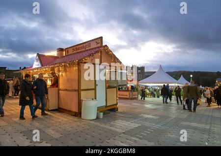 Fastfood-Lieferwagen auf einem Weihnachtsmarkt in Derbyshire Stockfoto