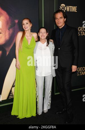 LOS ANGELES, KALIFORNIEN - 21. NOVEMBER: (L-R) Jessica Chastain, Georgette Jones und Michael Shannon nehmen an der Premiere „George & Tammy“ von Showtime Teil Stockfoto