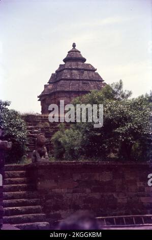 Der Lingaraja-Tempel ist ein Hindu-Tempel, der Shiva gewidmet ist und einer der ältesten Tempel in Bhubaneswar, der Hauptstadt des indischen Bundesstaates Odisha, Indien, ist. Stockfoto