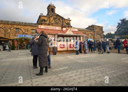 Fastfood-Lieferwagen auf einem Weihnachtsmarkt in Derbyshire Stockfoto