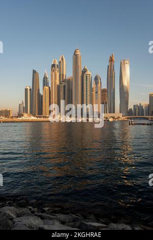 Wolkenkratzer in Dubai Marina, Vereinigte Arabische Emirate Stockfoto