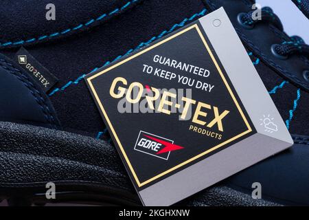 Garantiert trockenes Etikett auf heißeren Gore-Tex-Stiefeln Goretex Stockfoto