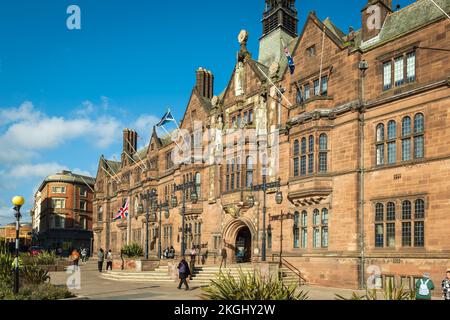 Das Coventry Council House Earl Street Tudor-Gebäude im Stil des II. Weltkulturerbes öffnete 1920 Statuen von Godiva, Leofric und Justiz um den Eingang Stockfoto