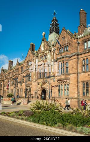 Das Coventry Council House Earl Street Tudor-Gebäude im Stil des II. Weltkulturerbes öffnete 1920 Statuen von Godiva, Leofric und Justiz um den Eingang Stockfoto