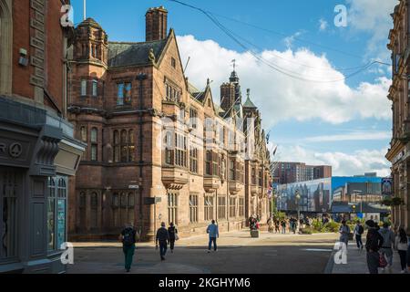 Das Coventry Council House Earl Street Tudor-Gebäude im Stil des II. Weltkulturerbes öffnete 1920 Statuen von Godiva, Leofric und Justiz um den Eingang Stockfoto