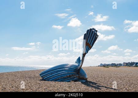 Maggi Hamblings Scallop-Skulptur am Strand von Aldeburgh, suffolk 2022 Stockfoto