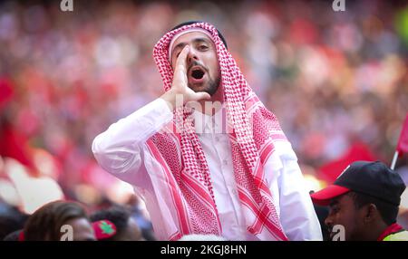 Al-Khor, Katar. 23.. November 2022. Ein Unterstützer, der während eines Fußballspiels zwischen Marokko und Kroatien in Gruppe F der FIFA-Weltmeisterschaft 2022 in Al Khor, Bundesstaat Katar, am Mittwoch, den 23. November 2022 fotografiert wurde. BELGA PHOTO VIRGINIE LEFOUR Kredit: Belga News Agency/Alamy Live News Stockfoto