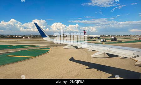 11. September 2022 - Los Angeles, Kalifornien USA - Delta-Flüge starten inmitten von Verzögerungen bei der Asphaltkonstruktion am LAX. Stockfoto