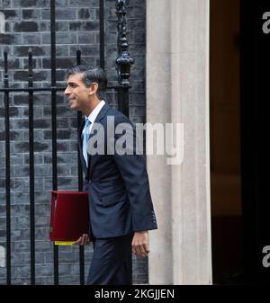 London, Großbritannien. 23.. November 2022. Rishi Sunak, Premierminister, verlässt die Downing Street 10 für Fragen der Premierminister PMQ's Credit: Ian Davidson/Alamy Live News Stockfoto