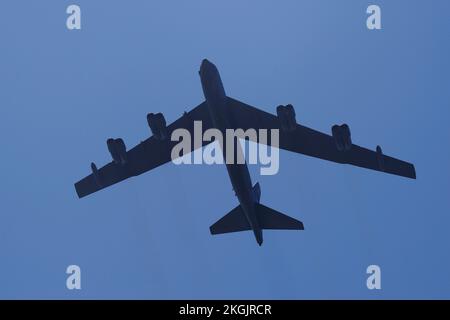 Boeing B-52H Flypast, RAF Valley, Anglesey, North Wales, Vereinigtes Königreich. Stockfoto