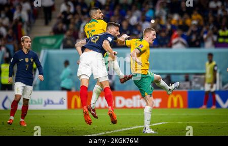 Doha, Katar. 22.. November 2022. Tor zum 4:1 durch Olivier Giroud (FRA), Aziz Behich (AUS), Kye Rowles (AUS) Frankreich - Australien Weltmeisterschaft 2022 in Katar 2 Stockfoto