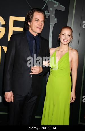 LOS ANGELES, KALIFORNIEN - 21. NOVEMBER: (L-R) Michael Shannon und Jessica Chastain nehmen am 21. November 2022 in Los Angeles, Kalifornien, an der Premiere „George & Tammy“ von Showtime in den Goya Studios Teil. Kredit: Jeffrey Mayer/JTMPhotos/MediaPunch Stockfoto