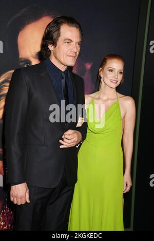 LOS ANGELES, KALIFORNIEN - 21. NOVEMBER: (L-R) Michael Shannon und Jessica Chastain nehmen am 21. November 2022 in Los Angeles, Kalifornien, an der Premiere „George & Tammy“ von Showtime in den Goya Studios Teil. Kredit: Jeffrey Mayer/JTMPhotos/MediaPunch Stockfoto