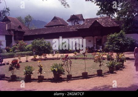 Der Palast Padmanabhapuram, auch bekannt als Kalkulam Palast, ist ein Palast aus der Travancore-Zeit in Padmanabhapuram im Bezirk Kanyakumari des indischen Staates Tamil Nadu. Der Palast gehört der Regierung des Nachbarstaates Kerala, wird von ihr kontrolliert und gepflegt. Stockfoto