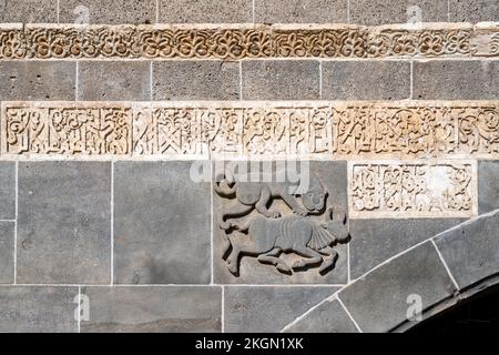 Türkei, Diyarbakir, Ulu Cami, Inschrift über dem Haupttor Stockfoto