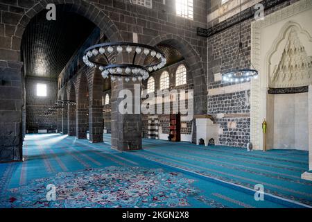 Türkei, Diyarbakir, Ulu Cami, Gebetsraum mit Mihrab (Gebetsnische) Stockfoto