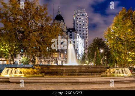 Nachtblick auf Plaza de Espana, Madrid, Spanien Stockfoto