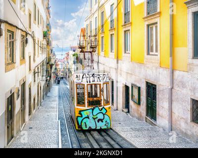 Elevador da Bica, historisch die Bica Standseilbahn, manchmal auch als Elevador da Bica bekannt, ist eine Standseilbahn in der Bürgergemeinde Miseric-Rdia Stockfoto