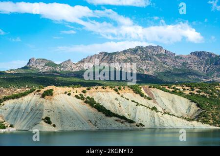 Asien, Türkei, Provinz Tunceli, Blick über den Stausee des Miunzur Cayi auf die Stadt Tunceli Stockfoto