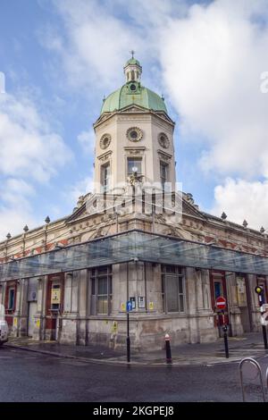 London, Großbritannien. 23.. November 2022 Außenansicht des Smithfield Market. Stockfoto