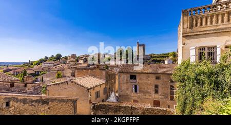 Frankreich, Nouvelle-Aquitaine, Saint-Emilion, Panoramablick auf Häuser in der historischen Stadt Stockfoto