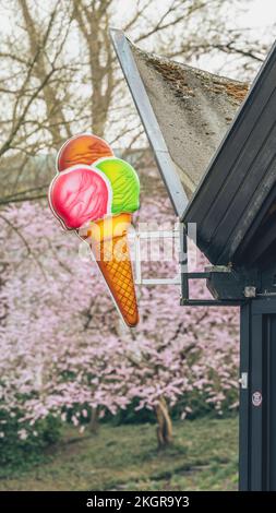 Deutschland, Hamburg, Eiskiosk im Planten un Blomen Park Stockfoto