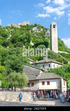 Hauptplatz im historischen Dorf Počitelj, Čapljina, Herzegowina-Neretva, Bosnien und Herzegowina Stockfoto