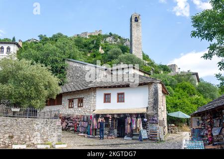 Hauptplatz im historischen Dorf Počitelj, Čapljina, Herzegowina-Neretva, Bosnien und Herzegowina Stockfoto