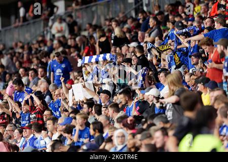 Sydney, Australien. 23.. November 2022. SYDNEY, AUSTRALIEN - 23. NOVEMBER: Everton FC-Fans unterstützen ihr Team während des Spiels zwischen Everton und Wanderers im CommBank Stadium am 23. November 2022 in Sydney, Australien. Guthaben: IOIO IMAGES/Alamy Live News Stockfoto