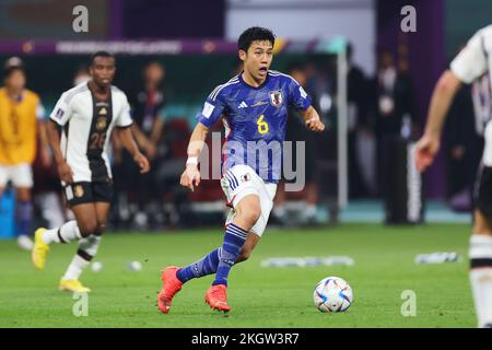 Al-Rayyan, Katar, 23. November 2022. Al-Rayyan, Katar. 23.. November 2022. Wataru Endo (JPN) Fußball : FIFA-Weltmeisterschaft Katar 2022 Gruppe E Spiel zwischen Deutschland und Japan im Khalifa International Stadium in Al Rayyan, Katar . Kredit: Naoki Morita/AFLO SPORT/Alamy Live News Stockfoto