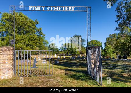 Stilwell, Oklahoma, USA - 29. September 2022: Ein weiteres Familiengrab, Piney Cemetery. Stockfoto