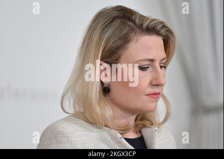 Wien, Österreich. 23. November 2022. Ministerrat im Bundeskanzleramt mit Susanne Raab (ÖVP), Bundesministerin für Frauen und Integration Stockfoto