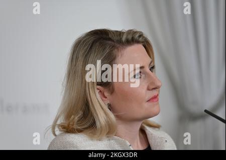 Wien, Österreich. 23. November 2022. Ministerrat im Bundeskanzleramt mit Susanne Raab (ÖVP), Bundesministerin für Frauen und Integration Stockfoto