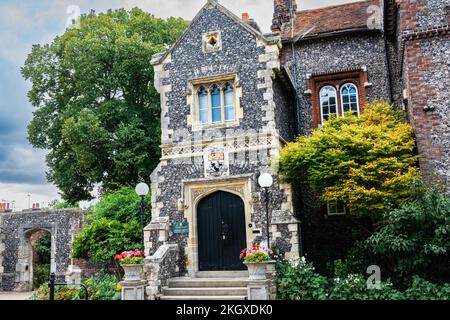 Canterbury,Kent,England,Großbritannien - 31. August 2022 : Blick auf das Tower House in Westgate Gardens Stockfoto