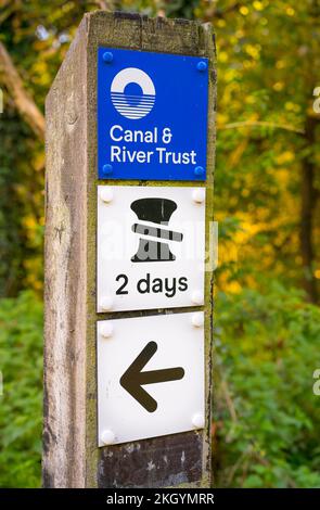 Canal and River Trust – Schild für 2 Tage Aufenthalt. Stockfoto