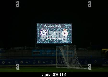 Kingston, London, Großbritannien. 23.. November 2022; Kingsmeadow, Kingston, London, England: UEFA Womens Champions League Football, Chelsea versus Real Madrid; große Bildschirmanzeige: Action Plus Sports Images/Alamy Live News Stockfoto