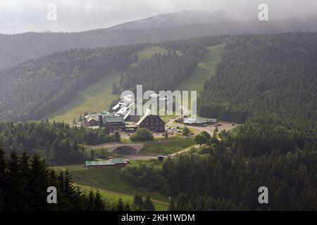 Berghotel in den Jesenik-Bergen. Ski- und Tourismuszentren in der Tschechischen Republik Stockfoto