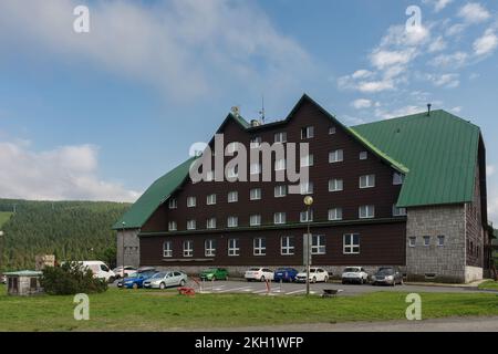 Berghotel in den Jesenik-Bergen. Ski- und Tourismuszentren in der Tschechischen Republik Stockfoto